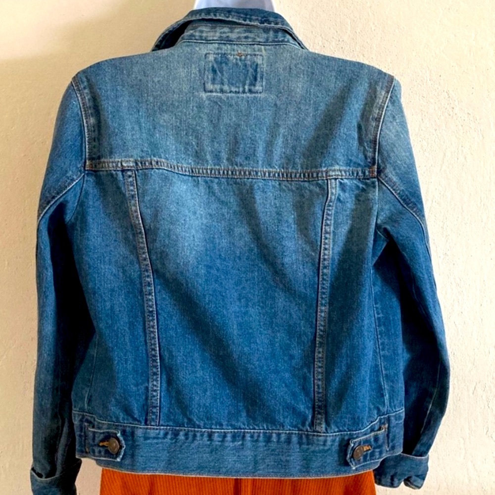 Forever 21 Women’s Denim Jacket Sz Small Blue, Slightly Faded Look - Picture 3 of 9